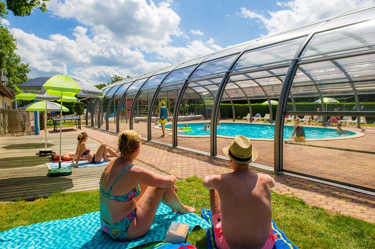 Piscine couverte chauffée camping Vosges à 10 min de Gérardmer