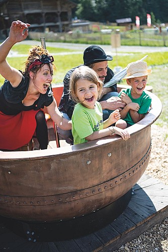 La Source, ein Spielpark und eine Erkundung der Alpe