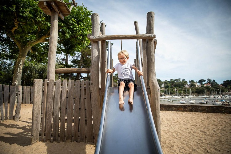 AIRE DE JEUX DU CHÂTEAU