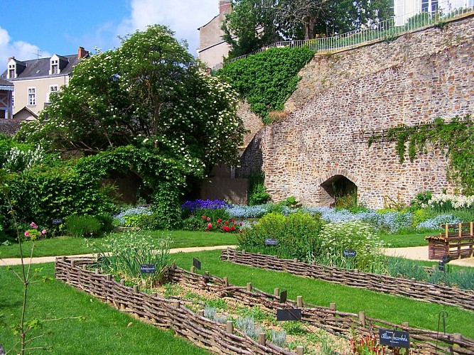 JARDIN MÉDIÉVAL DE LA SOURCE