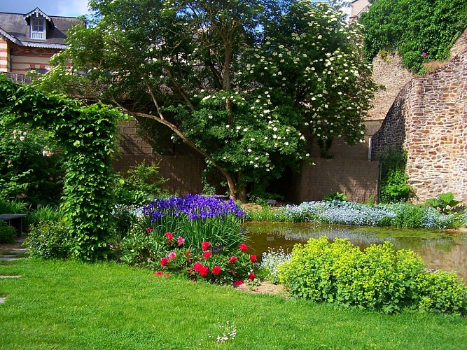 JARDIN MÉDIÉVAL DE LA SOURCE