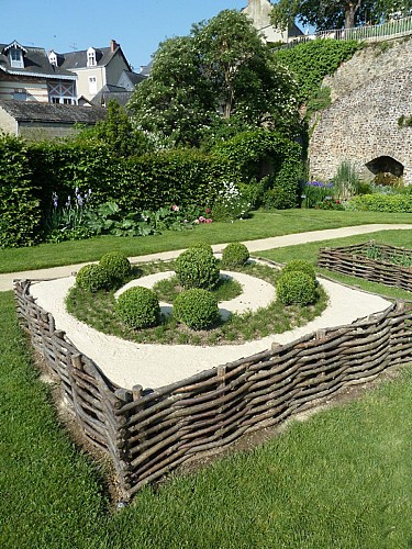 JARDIN MÉDIÉVAL DE LA SOURCE