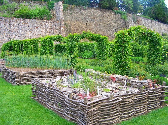 JARDIN MÉDIÉVAL DE LA SOURCE