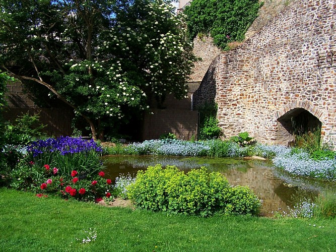 JARDIN MÉDIÉVAL DE LA SOURCE