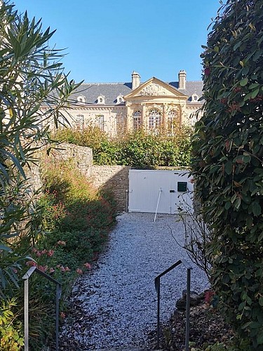 valognes-meublé de toursime-le cachet d'onyx-1