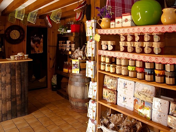 Cidrerie Les Bruyeres Carré à Moyaux prés de Lisieux autre vue boutique