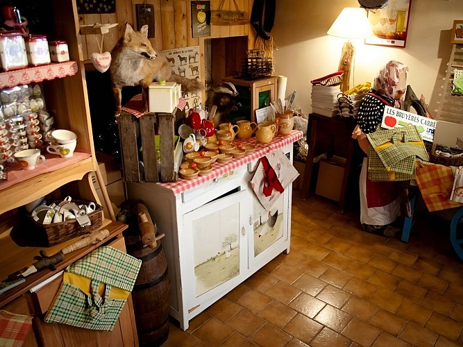 Cidrerie Les Bruyeres Carré à Moyaux prés de Lisieux espace boutique