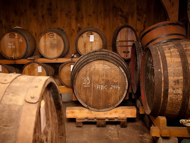 Cidrerie Les Bruyeres Carré à Moyaux prés de Lisieux tonneaux