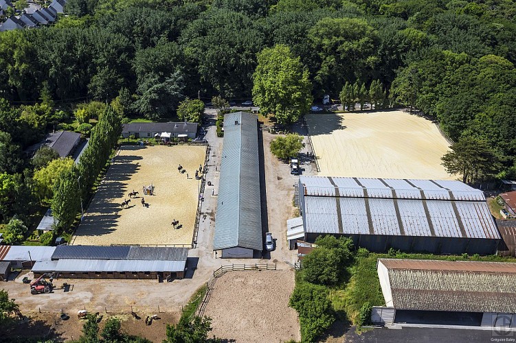 CENTRE ÉQUESTRE MANÈGE DES PLATANES