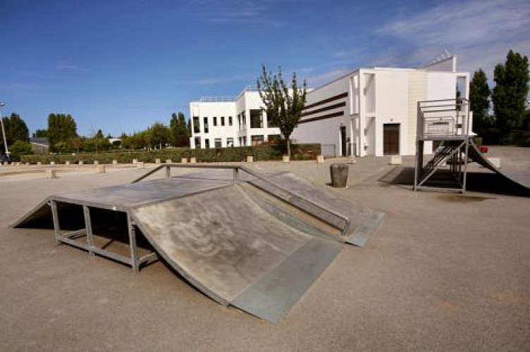 SKATE PARK - AIRE DE GLISSE URBAINE