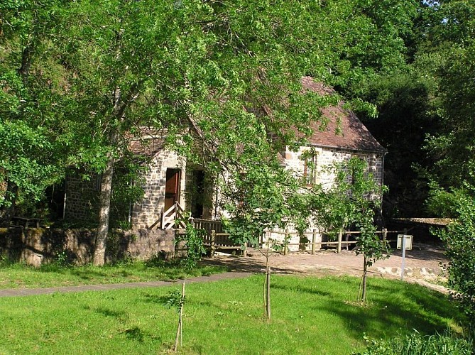 LE MOULIN AU DOMAINE DE TROTTÉ