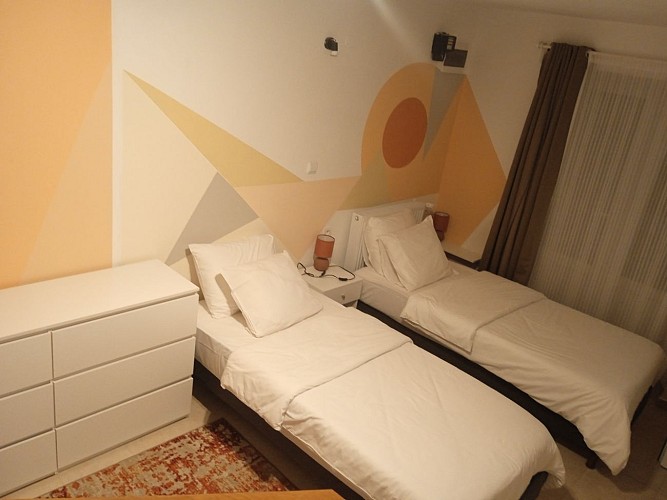 chambre 3(rez -de-chaussée)-2 lits simples