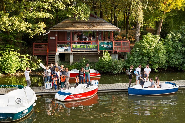 BATEAUX ELECTRIQUES  ET CANOES KAYAK RUBAN VERT