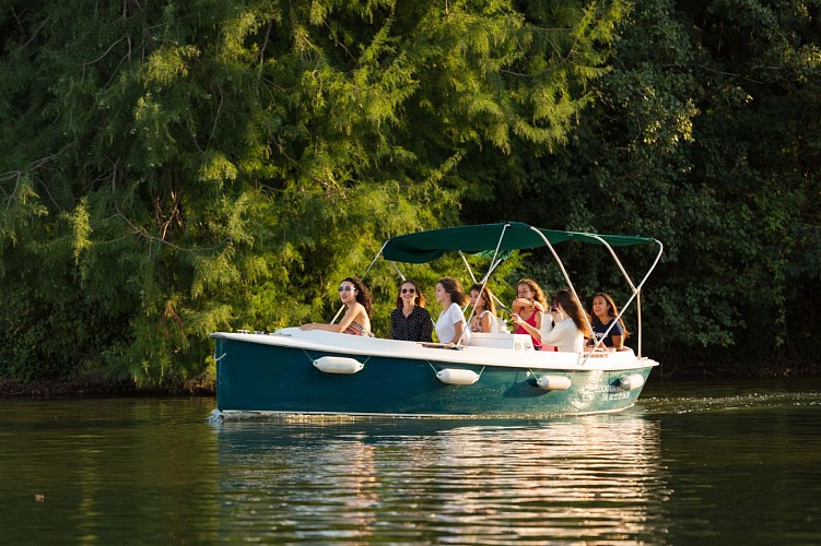 BATEAUX ELECTRIQUES  ET CANOES KAYAK RUBAN VERT