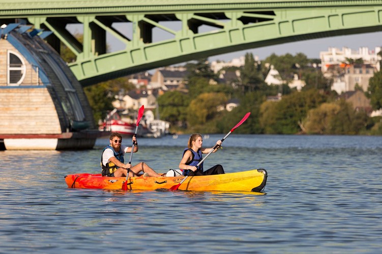 BATEAUX ELECTRIQUES  ET CANOES KAYAK RUBAN VERT