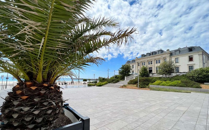 Tribunal et sa place du Palais de Justice