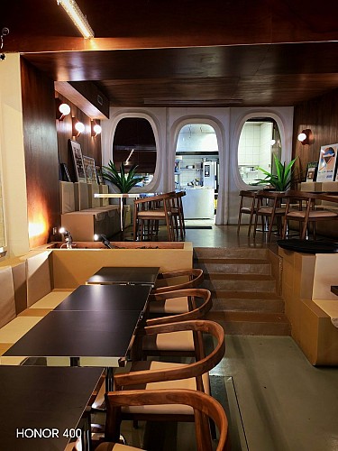 Le Grand Café Des Deux Mondes