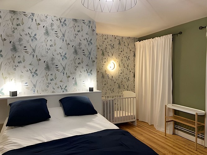 Chambre N°1 + espace bébé
