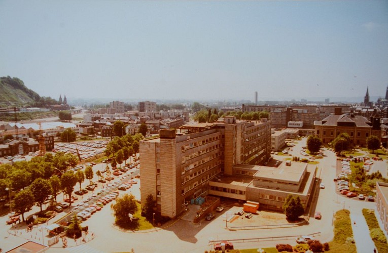 Le bâtiment Robert Debré
