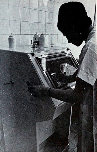 Les équipements du Pavillon Delare en 1972. Le cryostat,