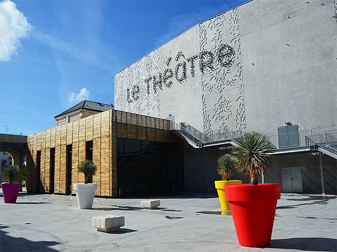 LE THEATRE - SIMONE VEIL