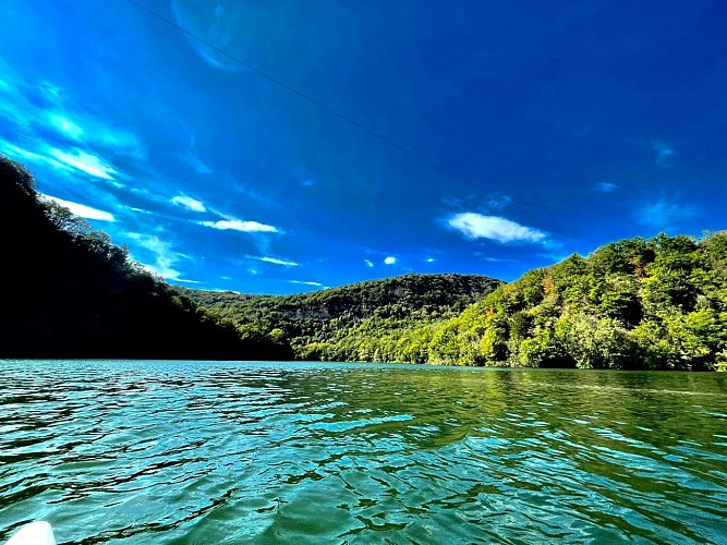 Canoë-kayak dans les gorges de l'Ain depuis Thoirette