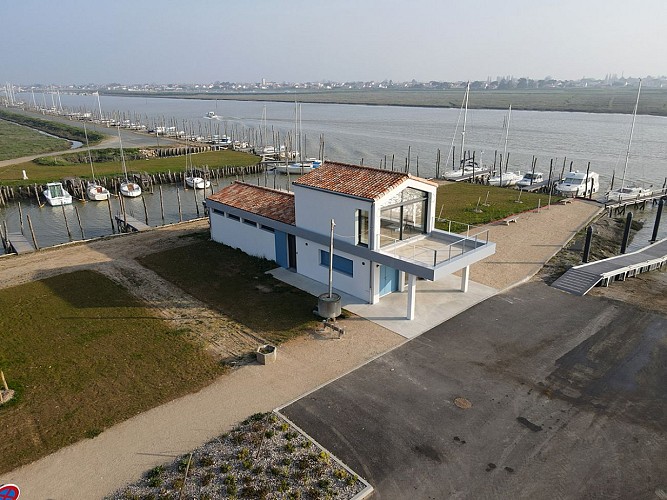 Le Port rive Fautaise