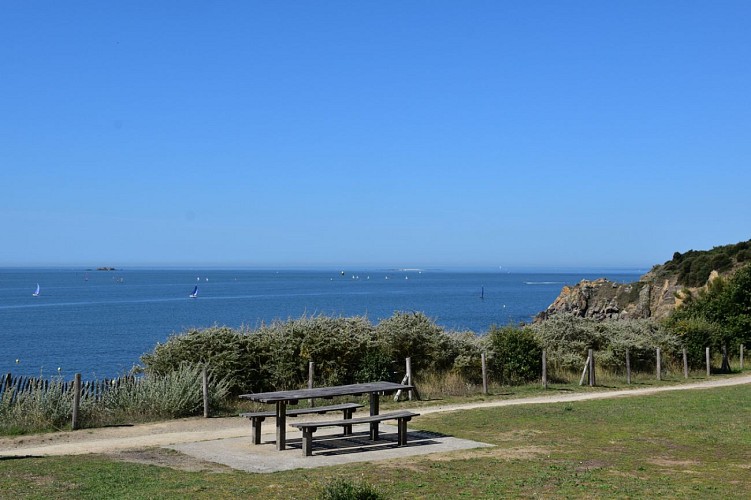 AIRE DE PIQUE NIQUE PLAGE DES JAUNAIS
