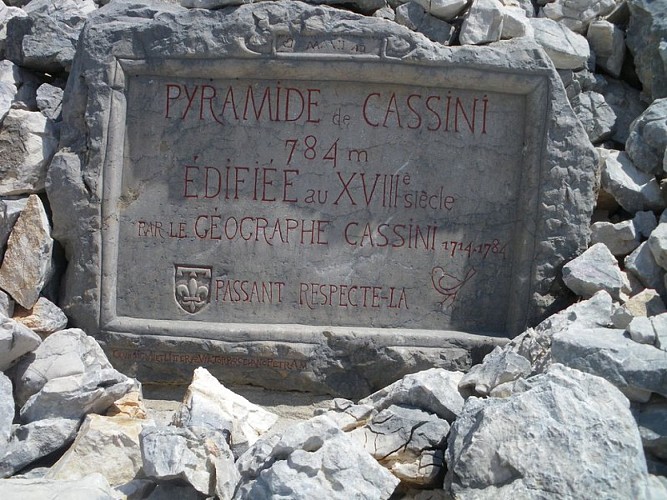 Épigraphe de la pyramide de Cassini