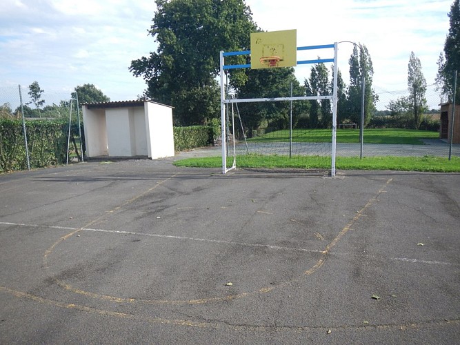 AIRE DE PIQUE-NIQUE DE BOURGNEUF EN MAUGES