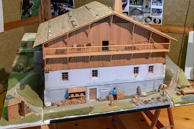 Bezoek in het Engels aan de Boerderij-Ecomuseum Clos Parchet