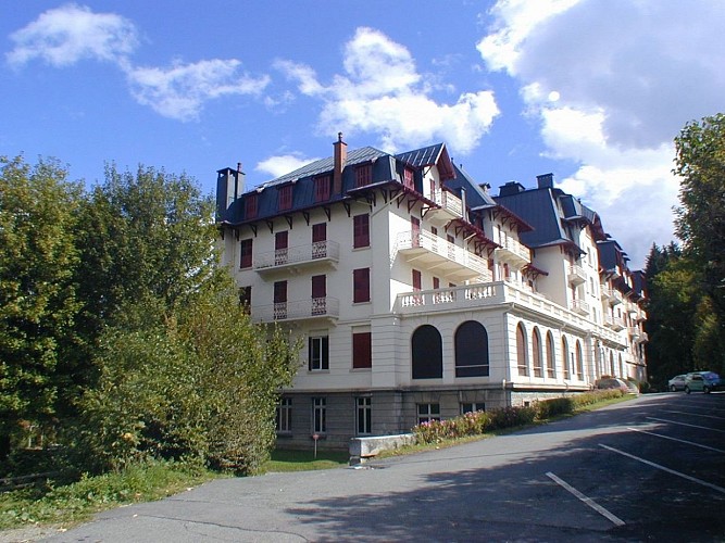 The P.L.M building and provincial villas