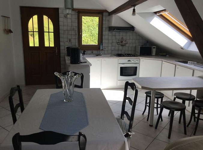 L'espace cuisine dans la meublé la Grange de Marithé