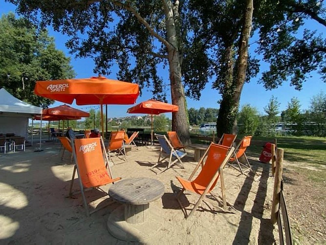 coin pieds dans le sable