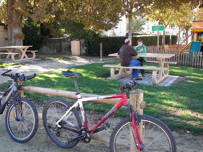 AIRE D'ARRÊT VÉLO DE THOUARCE