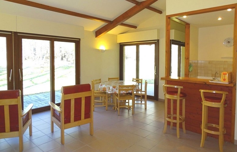 HLOAQU047FS001V0_grande2