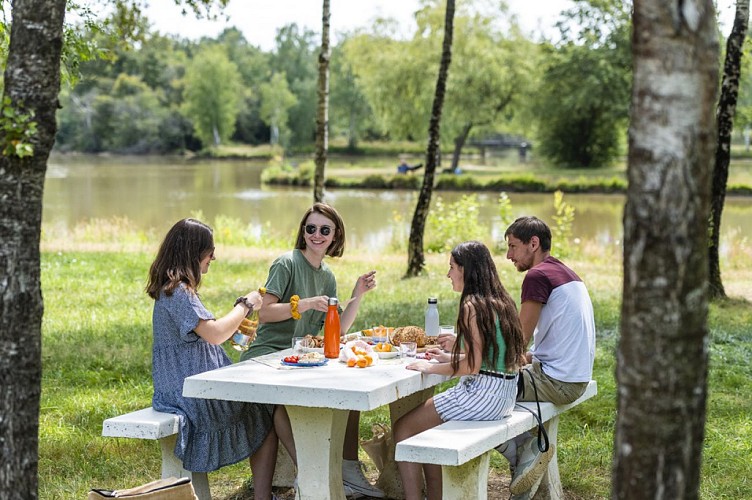 Aire de pique-nique Etang des Bruyères au Fuilet