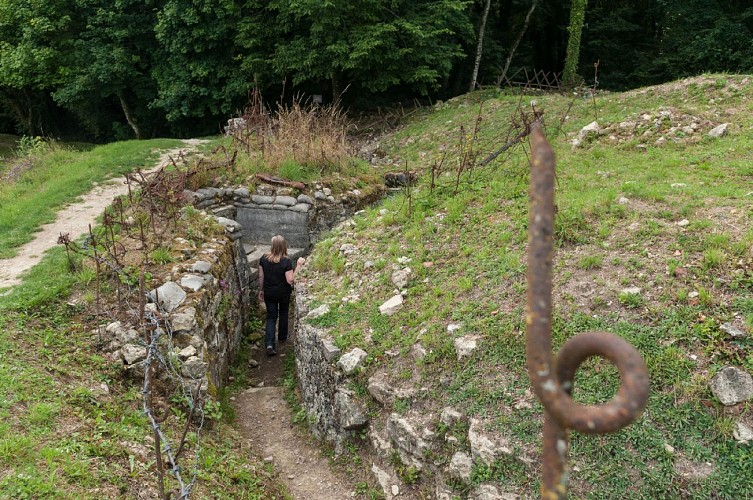HÜGEL VON VAUQUOIS