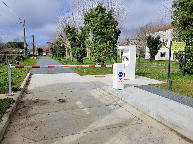 aire de camping-car Aiguillon