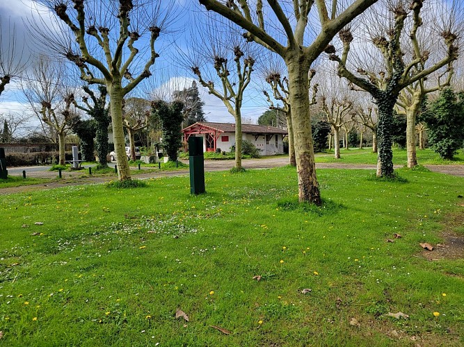 aire de camping-car Aiguillon