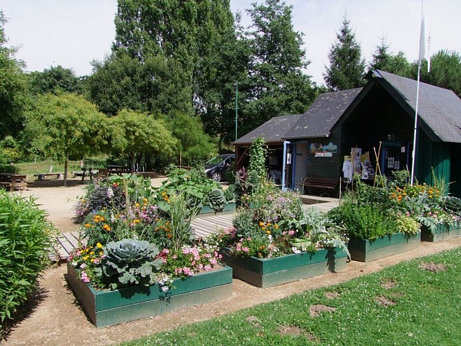 POLE DE SERVICES - HALTE FLUVIALE DE MONTGIROUX