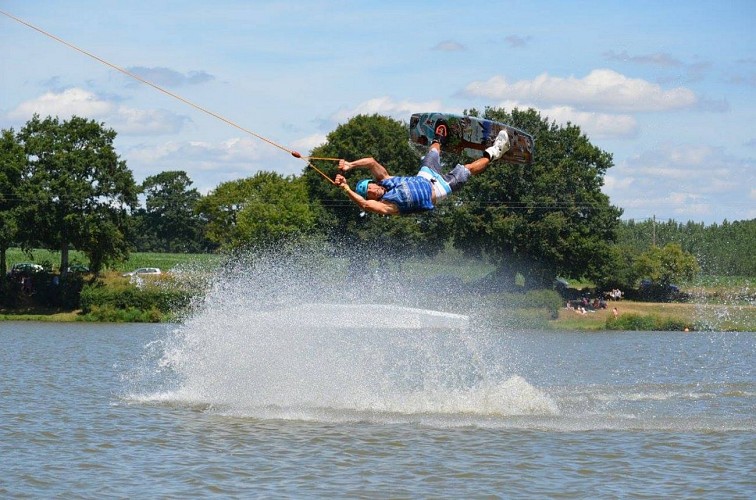 WAKEPARK - TELESKI NAUTIQUE DE LA RINCERIE
