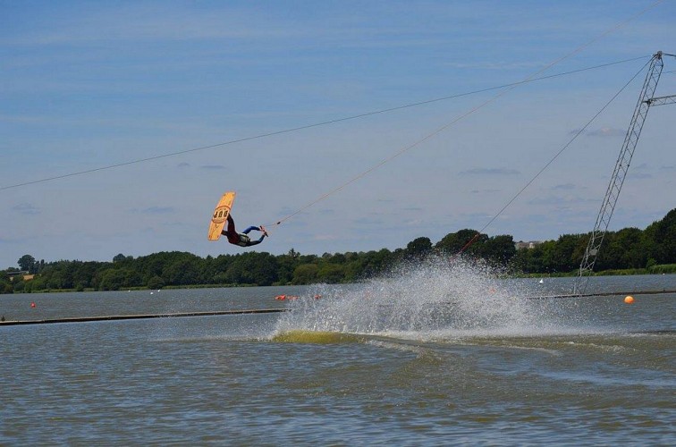 WAKEPARK - TELESKI NAUTIQUE DE LA RINCERIE