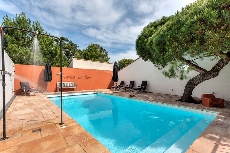 villa avec piscine privée  chauffée sécurisée - 5  chambres dont 3 espaces pour les petits-