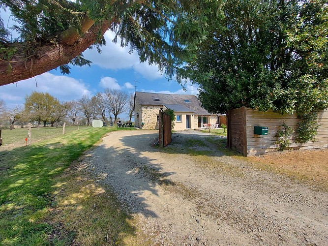 AU PRÉ DES POMMIERS