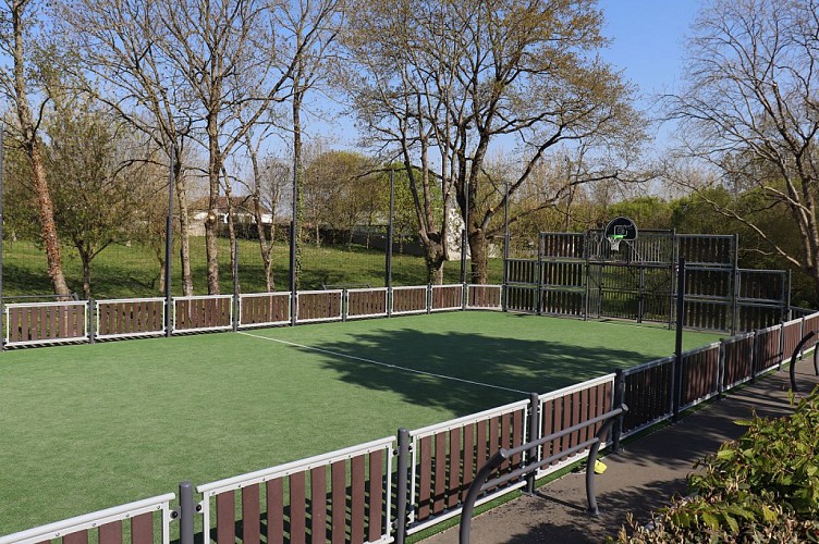 JEUX POUR ENFANTS PRÉ DE LA VIEILLE EGLISE
