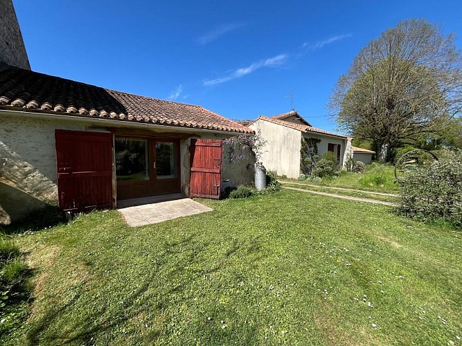 Location 4 personnes à Lhoumois