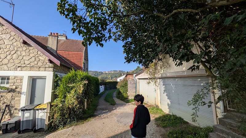 Vers la rue Joseph-Rault