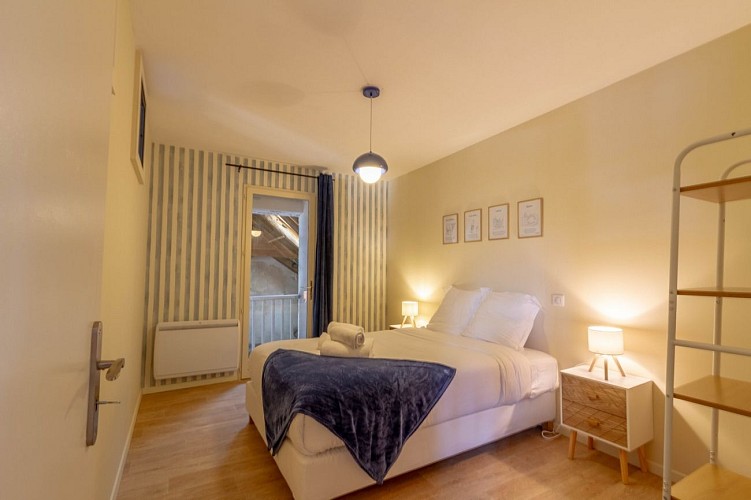 Meublé Senilhe - Lescar - chambre bleue