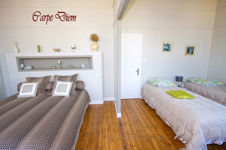 CHAMBRES D'HOTES LA MAISON D'OLIVIER - CHAMBRE ATELIER D'ECRITURE